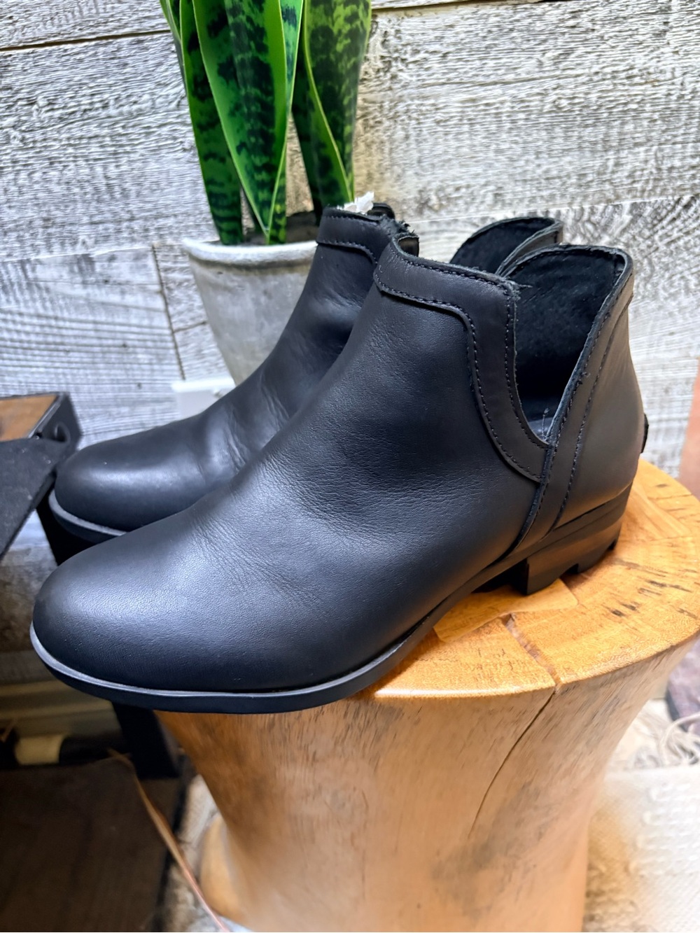 Sorel | *FLAW* Lolla Black Leather Cut-Out Low Ankle Booties - Women's 8-8.5